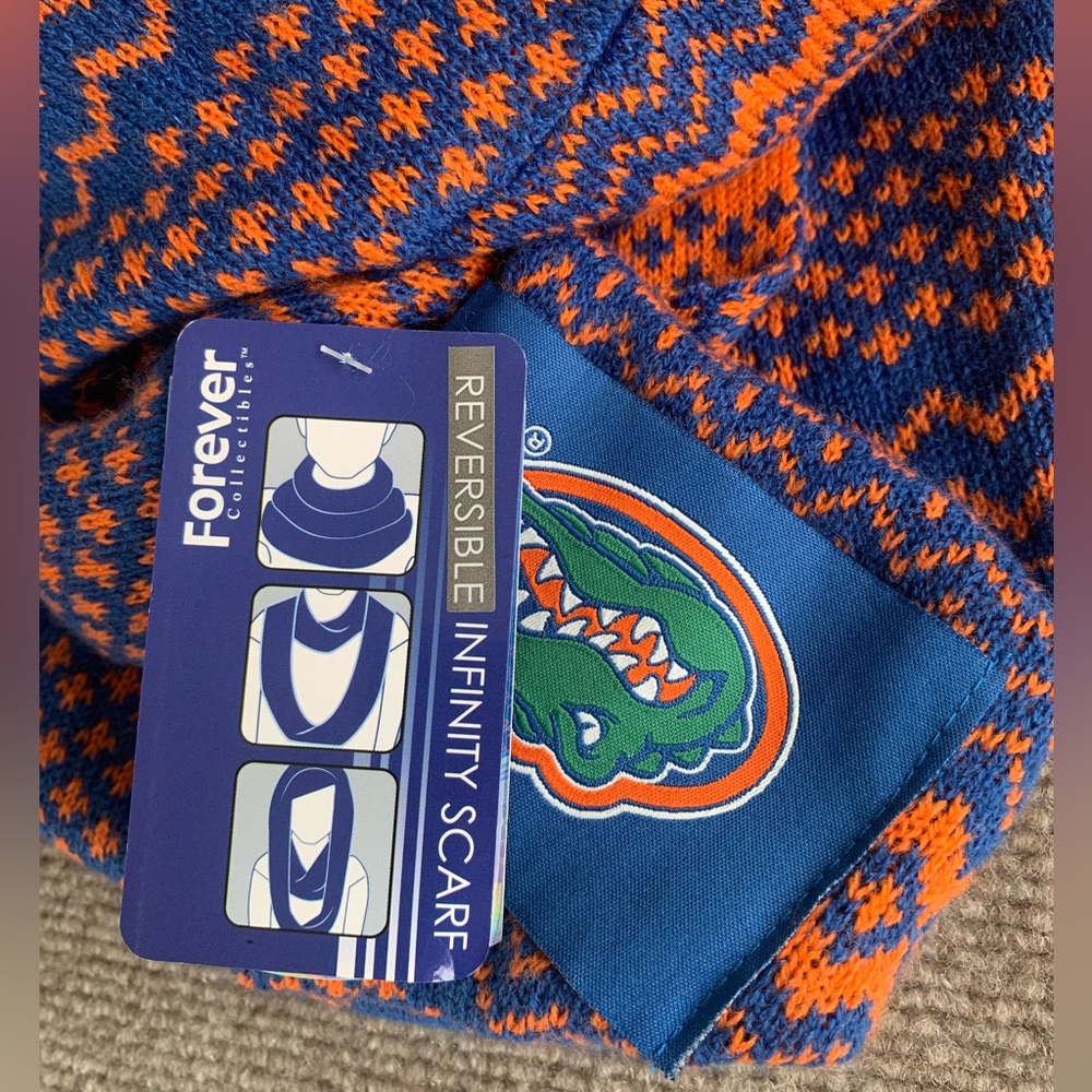 Florida Gators 🐊 Reversible Infinity Scarf - Picture 3 of 6